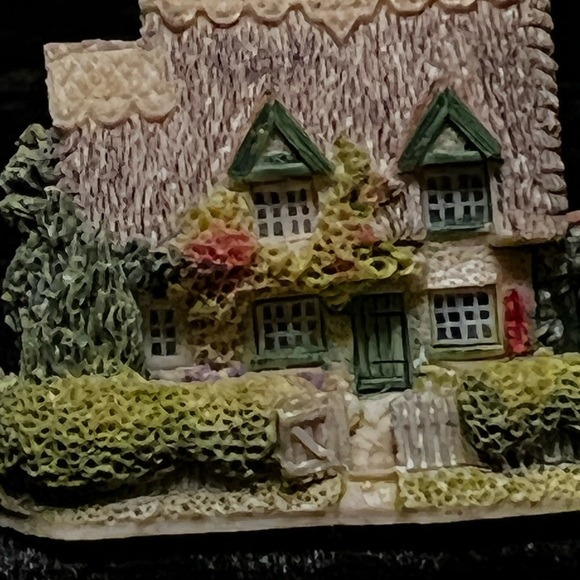 Lilliput Lane - Cotman Cottage Miniature - Dream Miniatures Collection - Picture 3 of 8